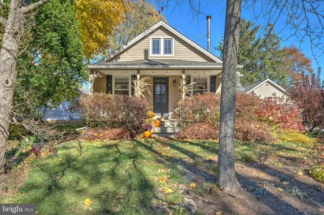 an aerial view of house with yard