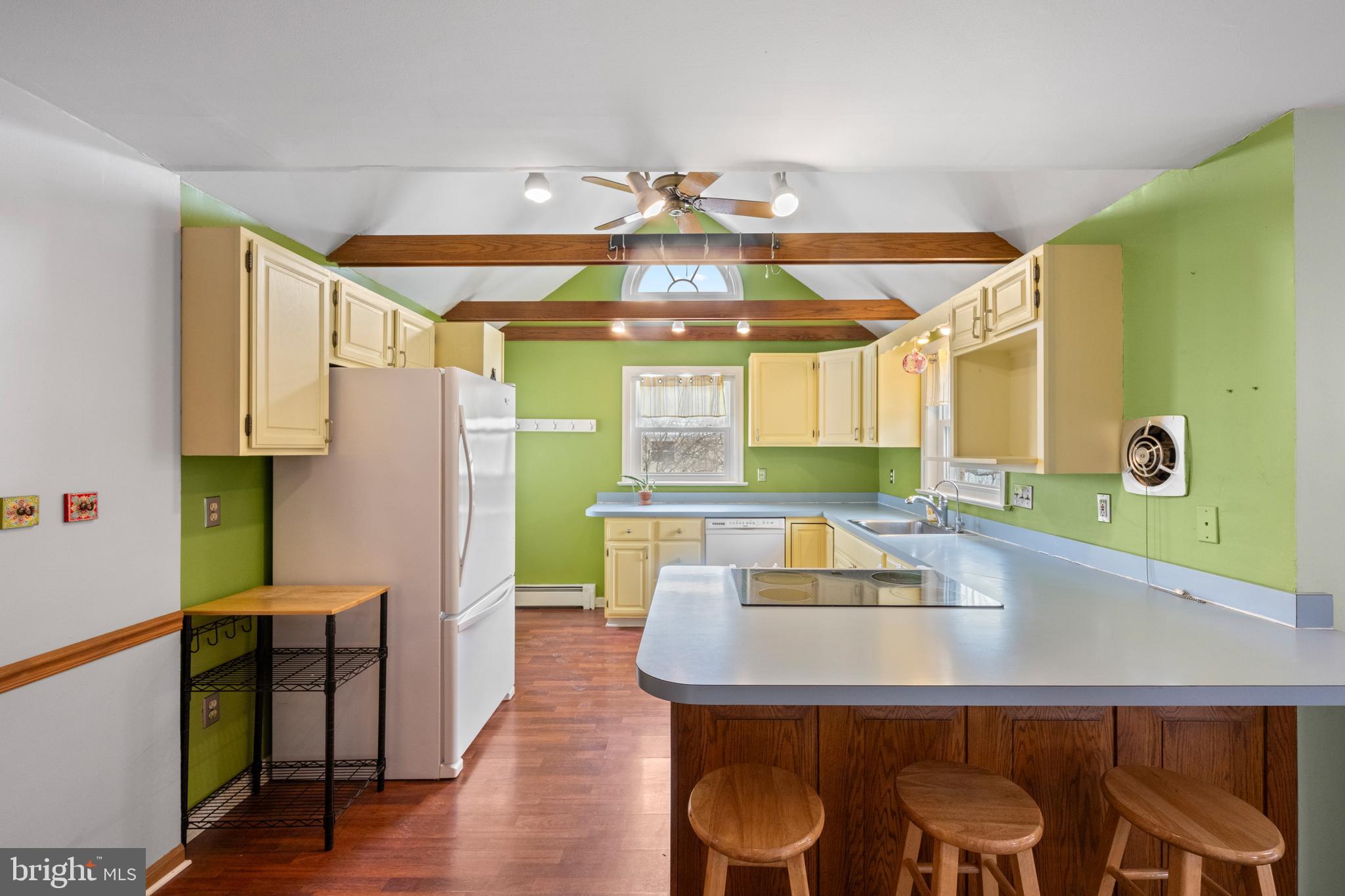 691 Park Road Lansdale, PA 19446 - Photo 24 of 50 a kitchen with kitchen island a stove and a refrigerator