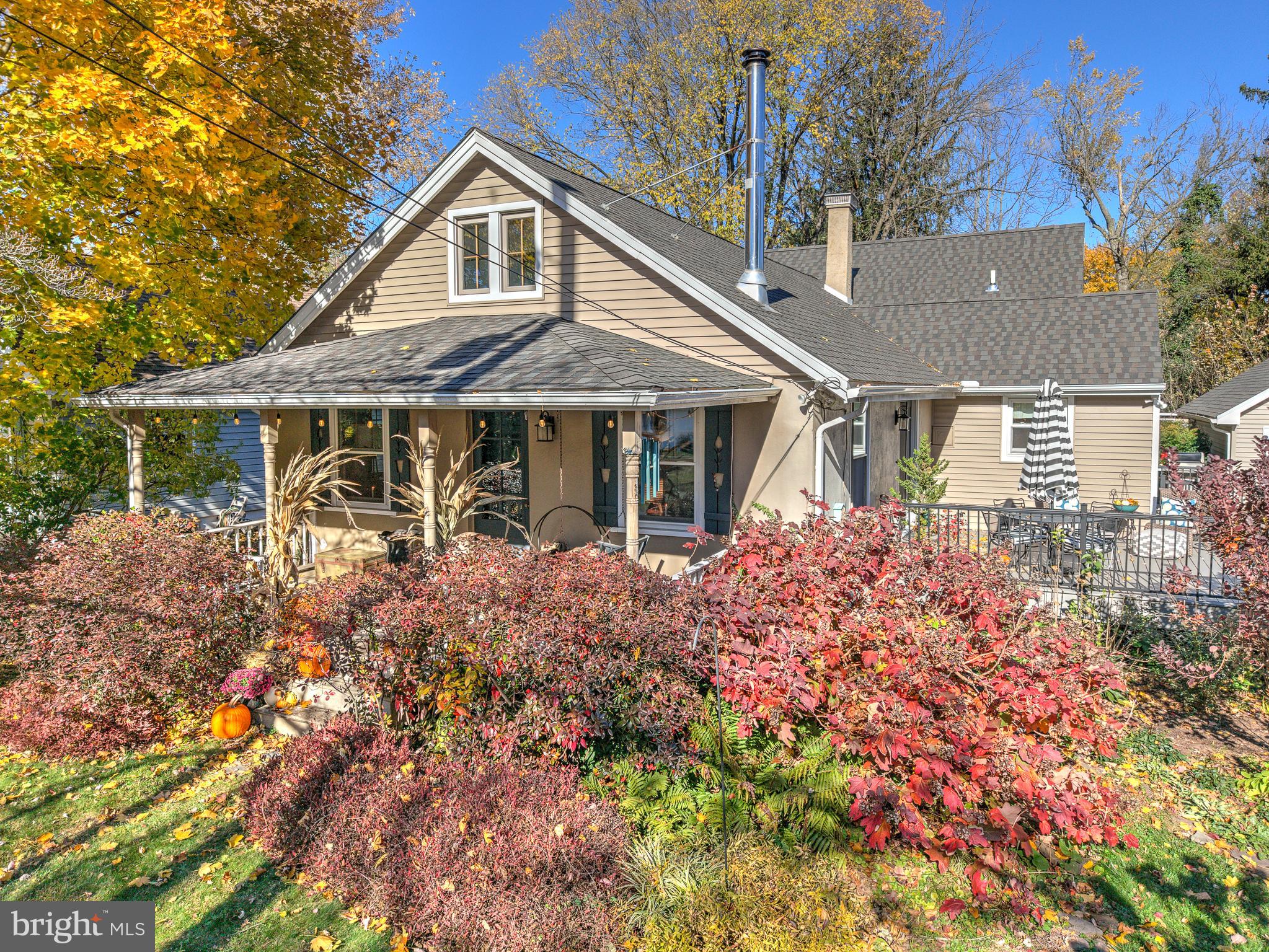 691 Park Road Lansdale, PA 19446 - Photo 3 of 50 a front view of a house with a garden