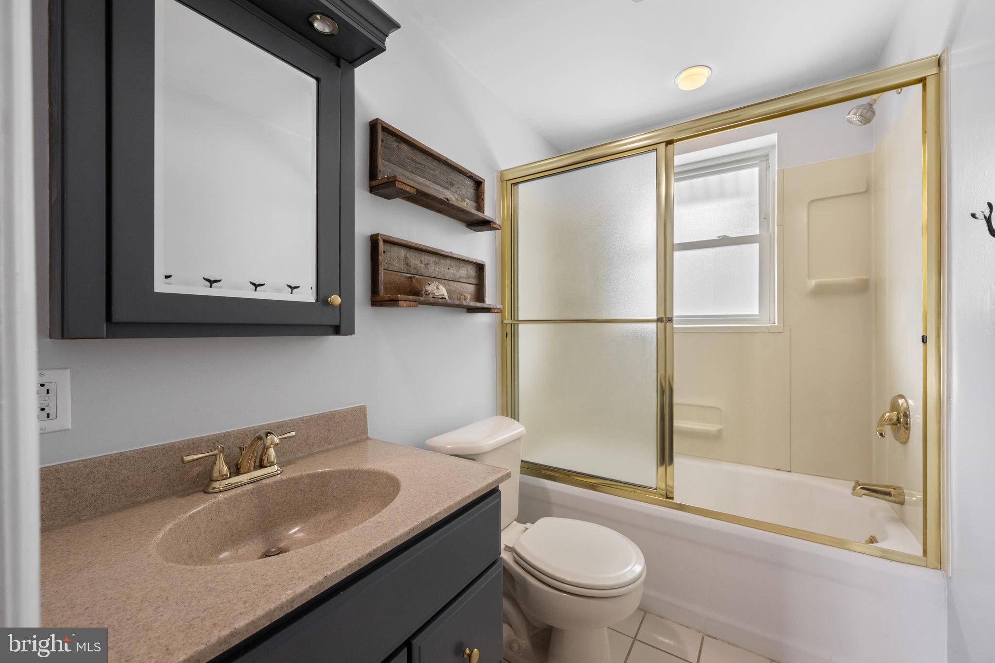 691 Park Road Lansdale, PA 19446 - Photo 32 of 50 a bathroom with a sink toilet and shower