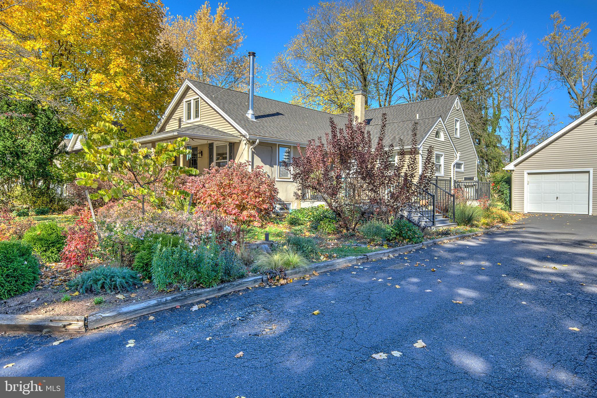 691 Park Road Lansdale, PA 19446 - Photo 7 of 50 a front view of a house with garden
