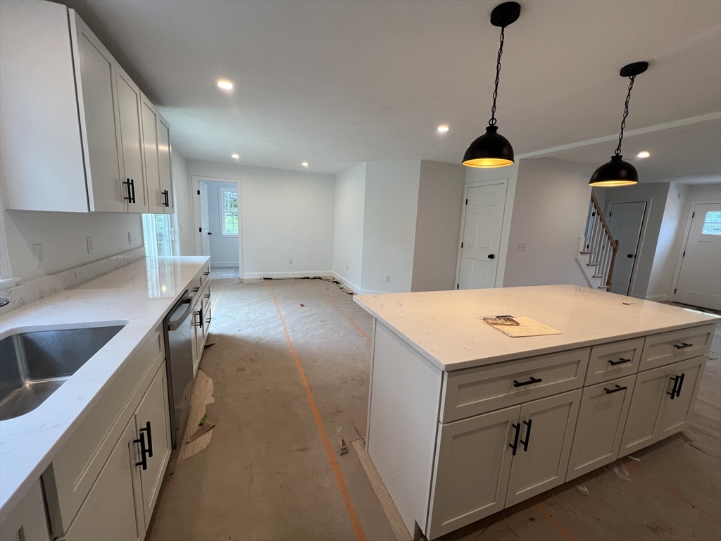 39 Lincoln Street, Unit B Webster, MA 01570 - Photo 6 of 20