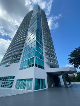 $3,500 | 2101 Brickell Avenue, Unit 2604, Miami, FL 33129