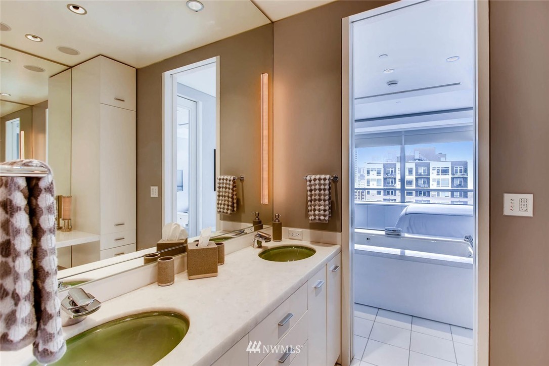 2929 1st Avenue, Unit PH7 Seattle, WA 98121 - Photo 16 of 25