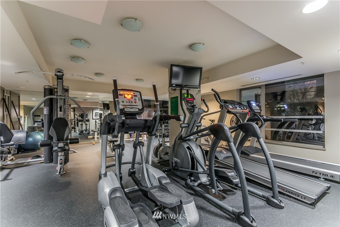 2929 1st Avenue, Unit PH7 Seattle, WA 98121 - Photo 23 of 25