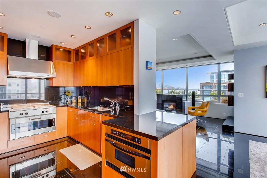 2929 1st Avenue, Unit PH7 Seattle, WA 98121 - Photo 7 of 25