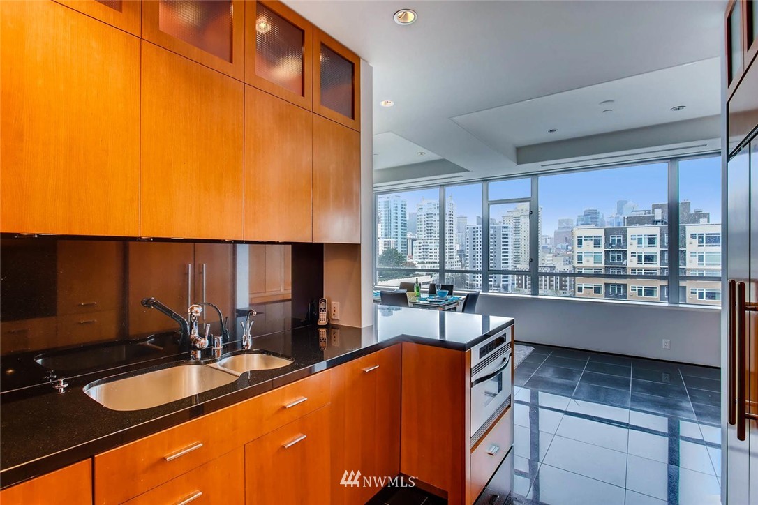 2929 1st Avenue, Unit PH7 Seattle, WA 98121 - Photo 8 of 25