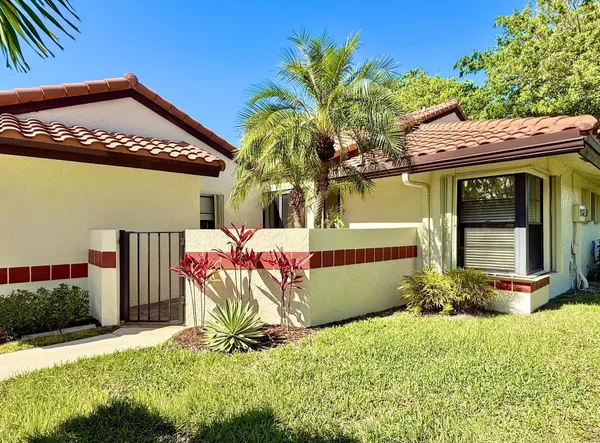 $305,000 | 5317 Fig Palm Way, Unit B, Boynton Beach, FL 33437