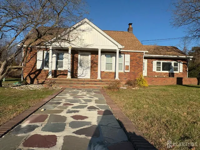 $2,400 | 903 Park Avenue, Freehold, NJ 07728