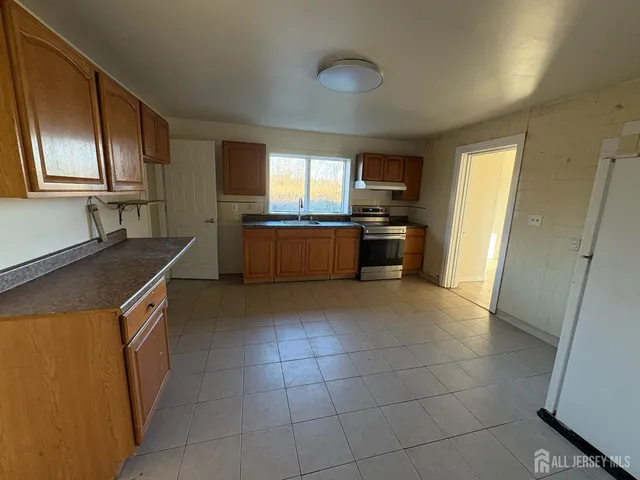 $2,400 | 903 Park Avenue, Freehold, NJ 07728