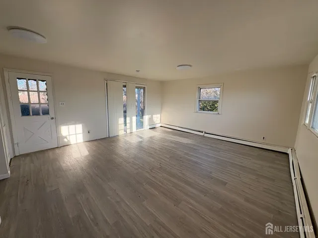 $2,400 | 903 Park Avenue, Freehold, NJ 07728