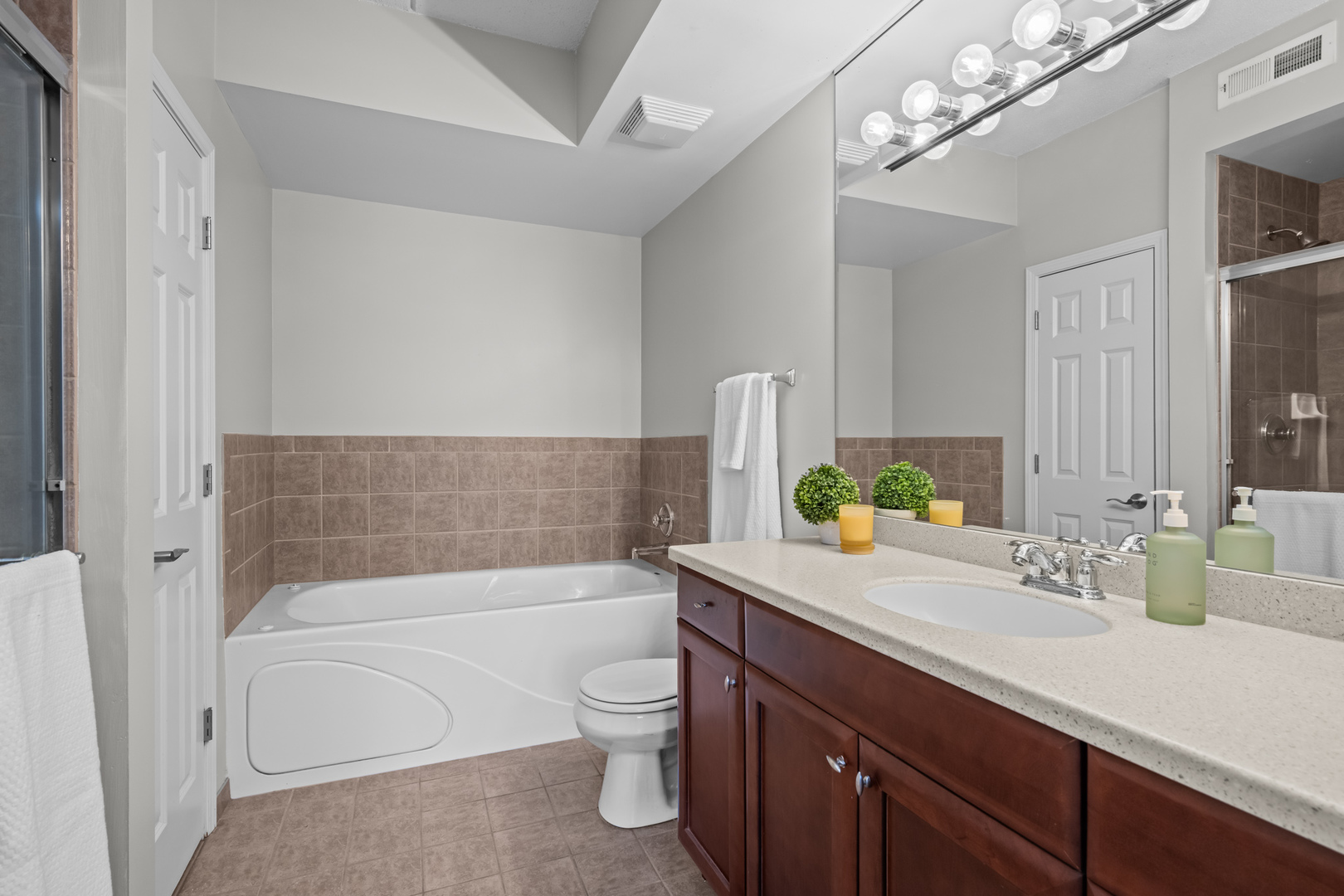 133 West Palatine Road, Unit 107A Palatine, IL 60067 - Photo 17 of 21 a bathroom with a sink a toilet and bathtub