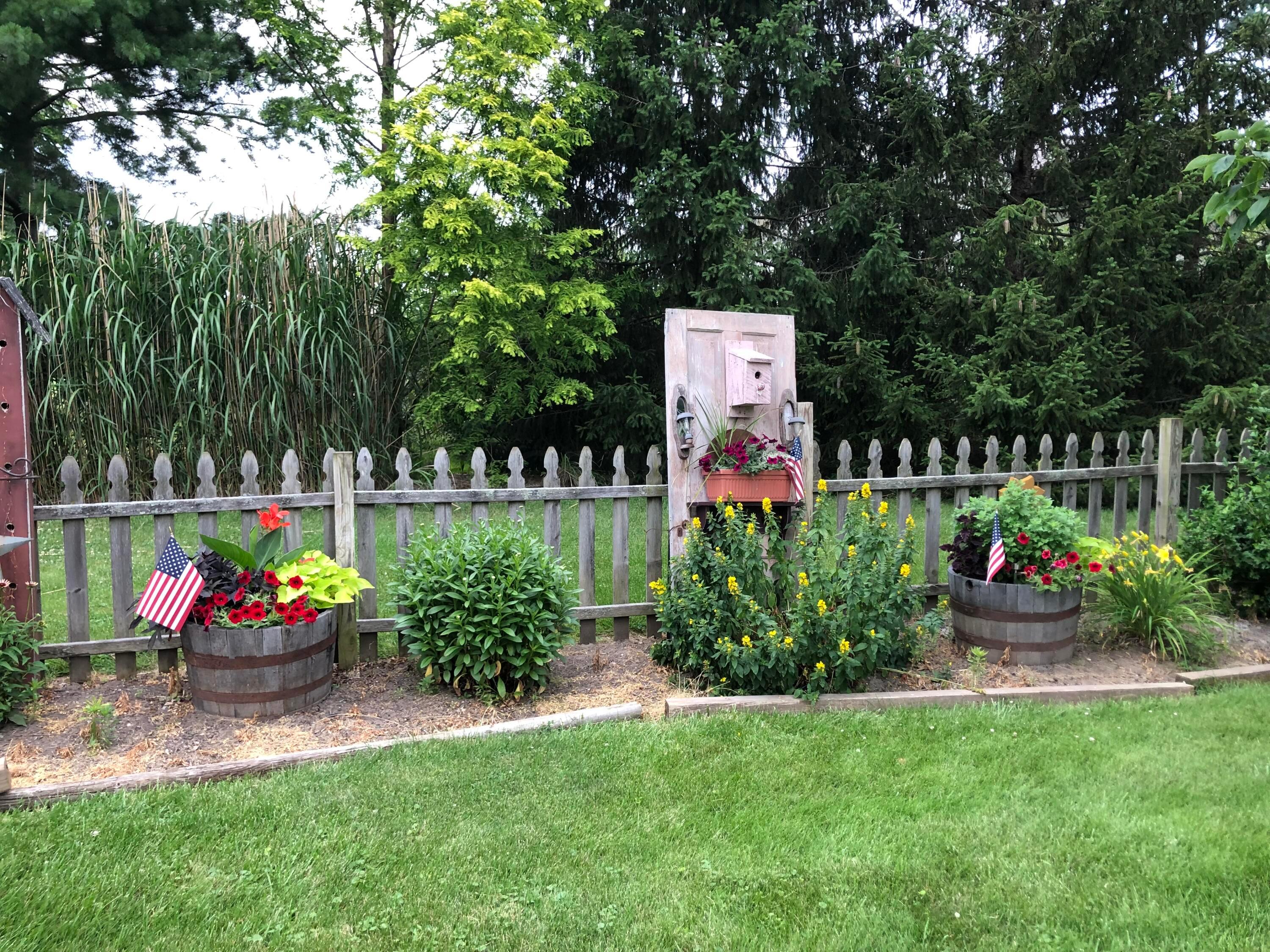 6634 Feder Road Galloway, OH 43119 - Photo 33 of 33 More summertime blooms!
