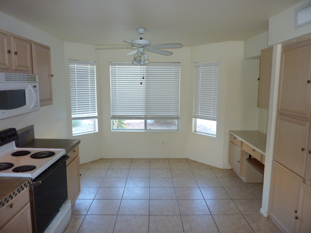 3113 East Escuda Road Phoenix, AZ 85050 - Photo 7 of 9 BREAKFAST ROOM