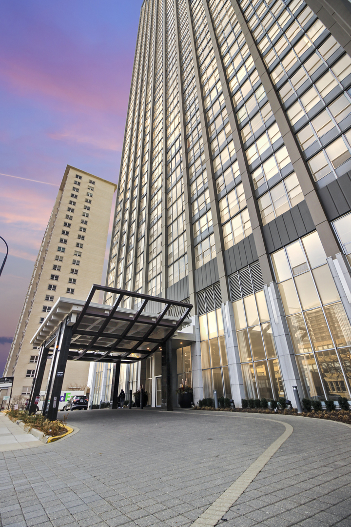 655 West Irving Park Road, Unit 5310 Chicago, IL 60613 - Photo 1 of 12 a view of a large building