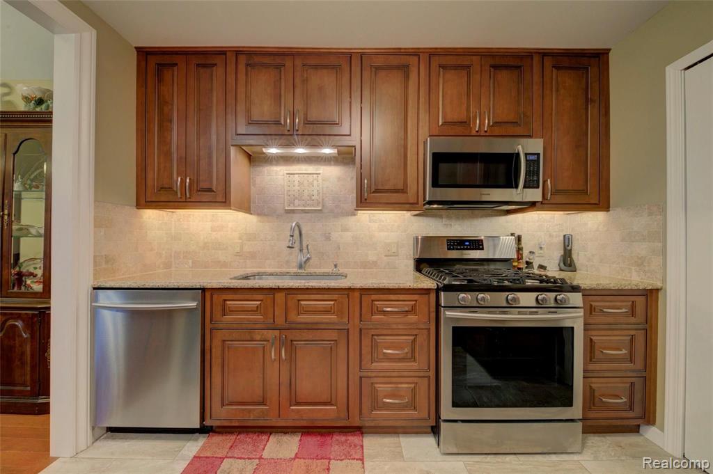 1161 Pine Ridge Court, Unit 143 Rochester Hills, MI 48306 - Photo 10 of 45
