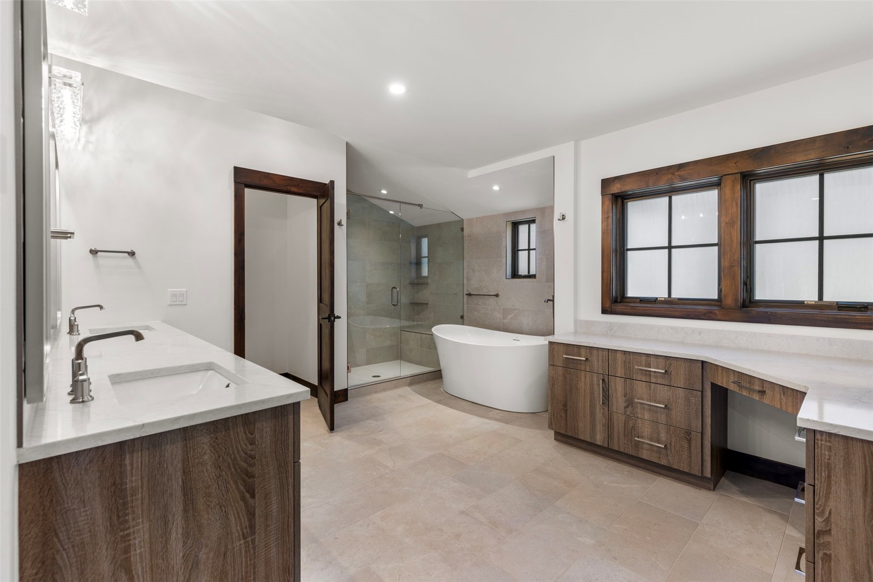 312 3rd Avenue, Unit 1 Frisco, CO 80443 - Photo 21 of 42 5 Piece primary bath