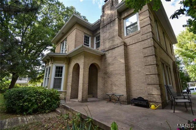 $239,900 | 821 North Madison Street, Litchfield, IL 62056