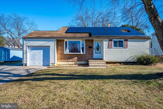 $325,000 | 33 Elton Avenue, Hamilton, NJ 08620