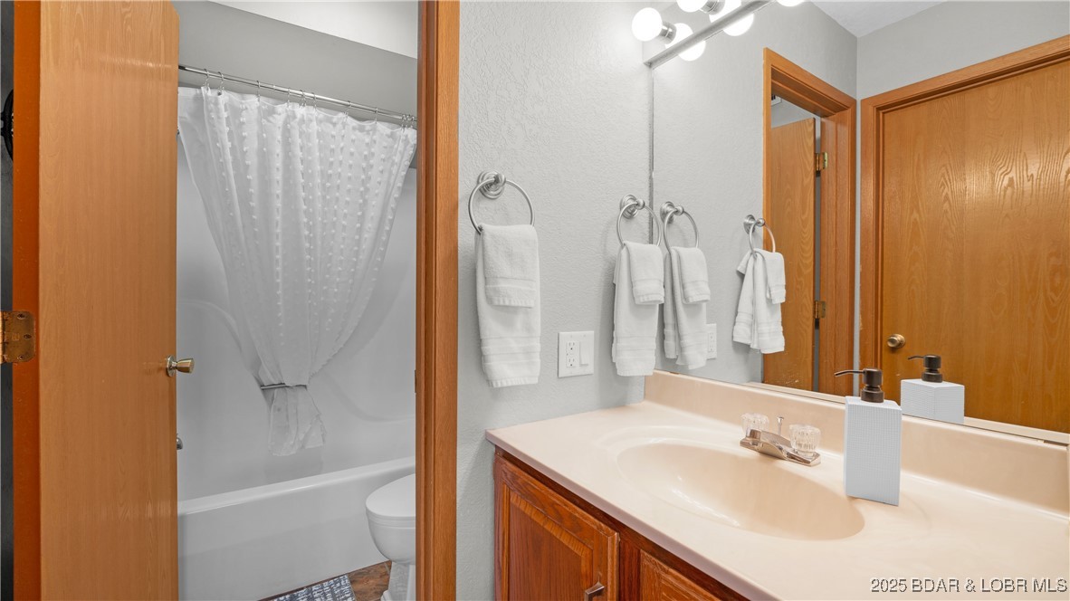 2500 Bay Point Lane, Unit 645 Osage Beach, MO 65065 - Photo 10 of 48 Primary bath
