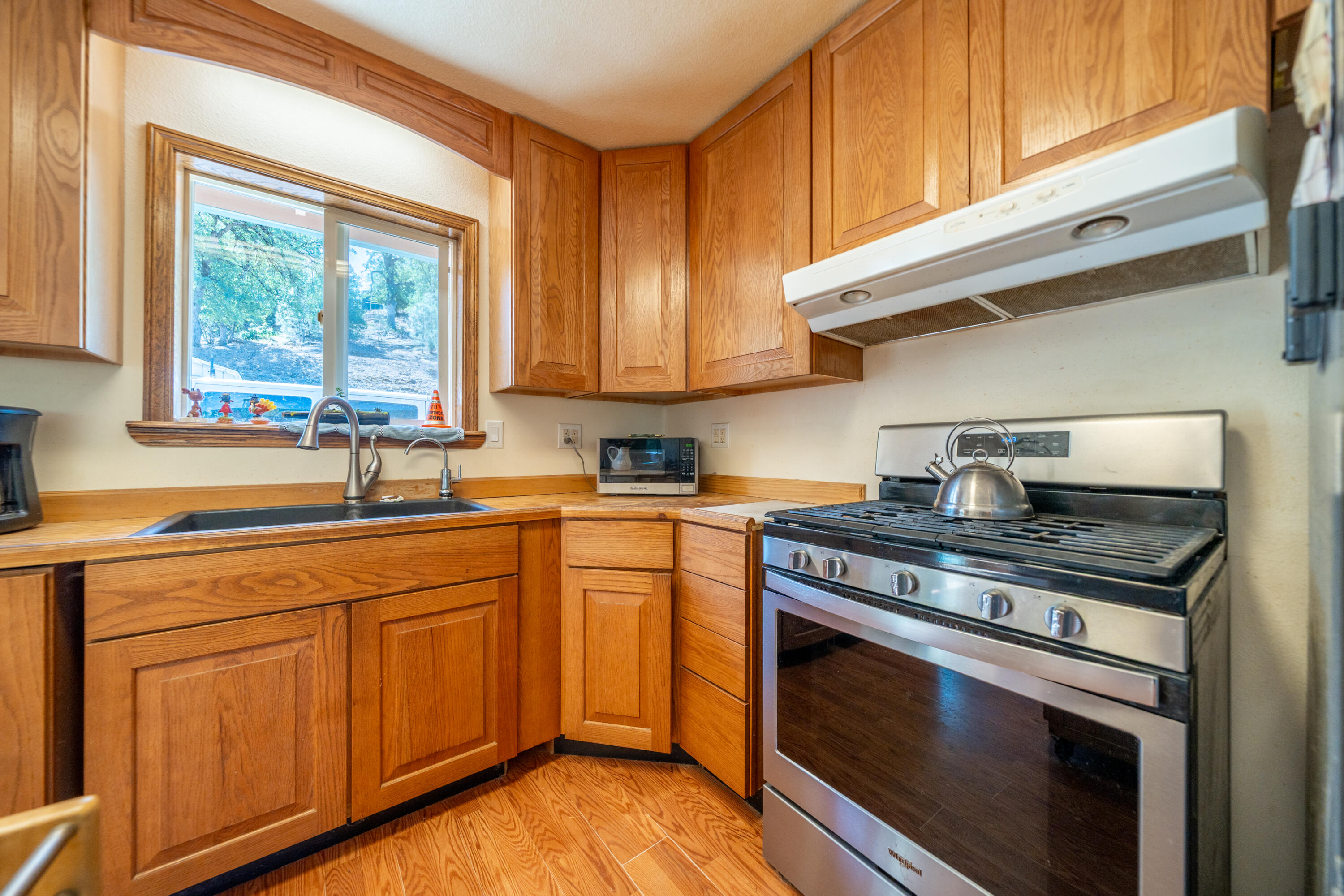 14493 Aloha Road Bella Vista, CA 96008 - Photo 14 of 117 14493 Aloha Rd-17