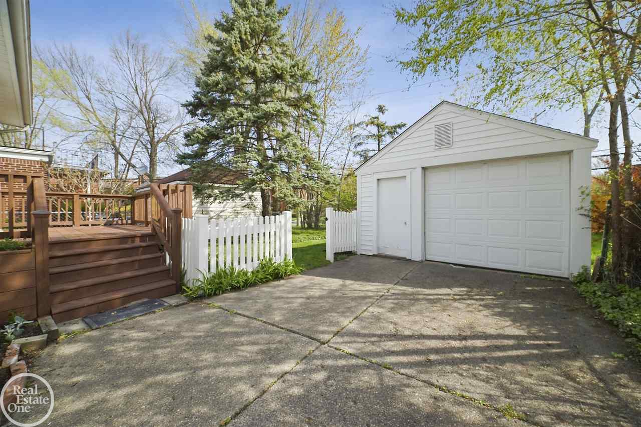 466 Moran Road Grosse Pointe Farms, MI 48236 - Photo 27 of 33