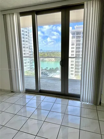 $2,950 | 5701 Collins Avenue, Unit 1011, Miami Beach, FL 33140