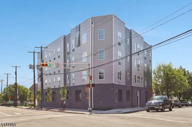 $2,350 | 369 18th Avenue, Unit 403, Newark, NJ 07108