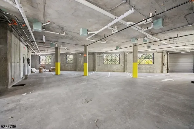 $2,350 | 369 18th Avenue, Unit 403, Newark, NJ 07108