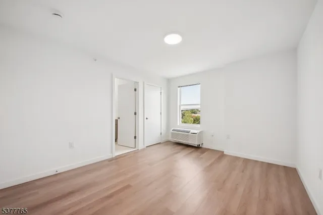 $2,350 | 369 18th Avenue, Unit 403, Newark, NJ 07108