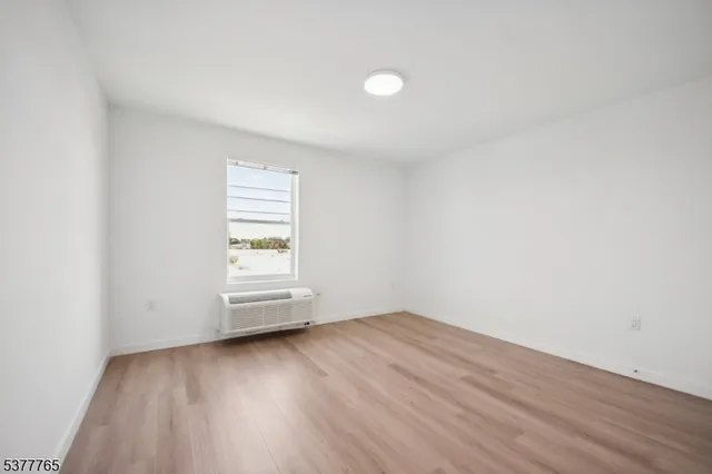 $2,350 | 369 18th Avenue, Unit 403, Newark, NJ 07108