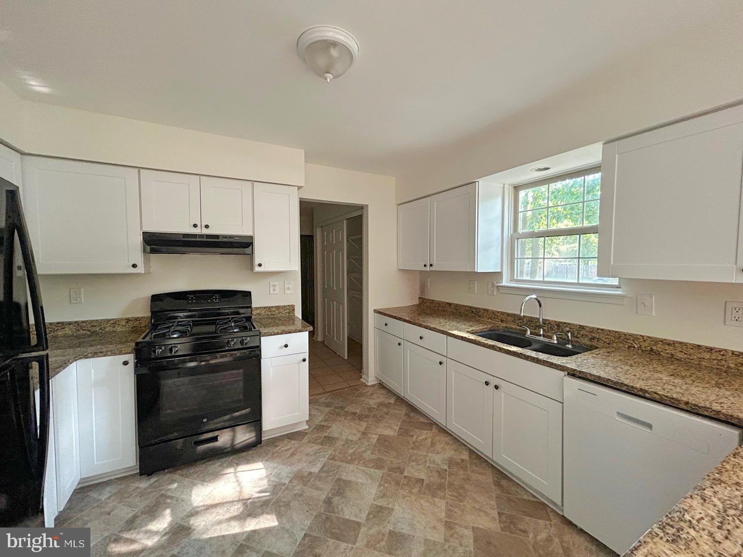 5 Corncrib Court Sicklerville, NJ 08081 - Photo 7 of 18