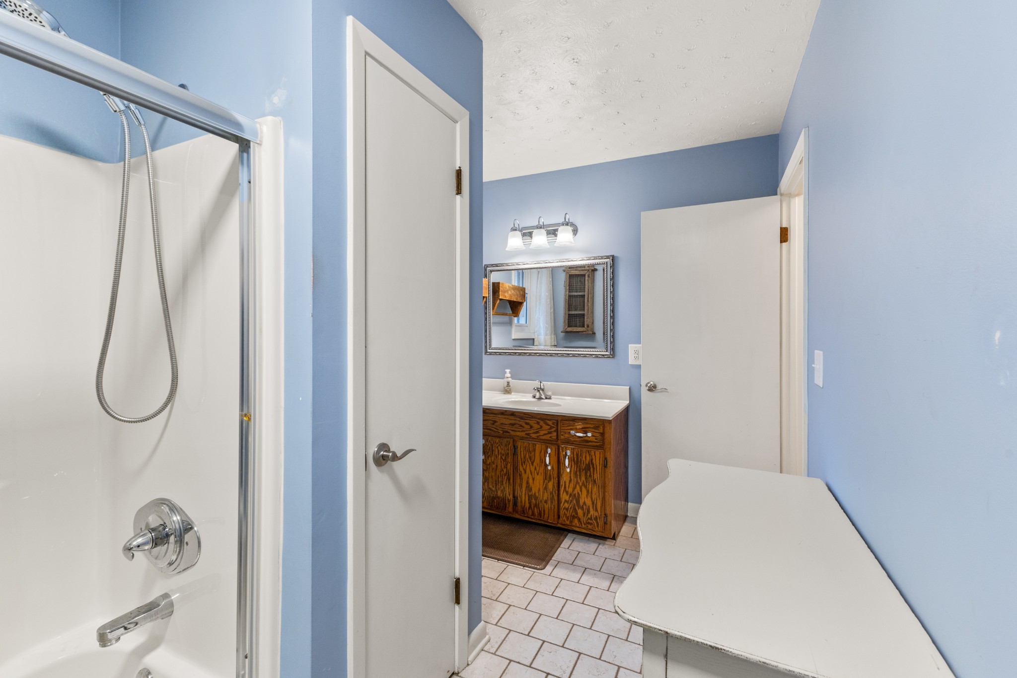 392 Feather Ridge Road Charlotte, TN 37036 - Photo 9 of 31 a room with a washer and dryer