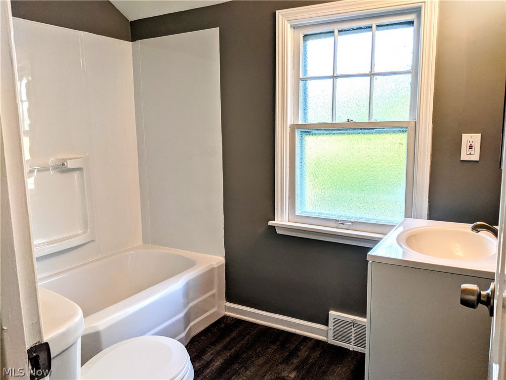 1256 Richmond Road Cleveland, OH 44124 - Photo 19 of 27 Full bathroom - upstairs