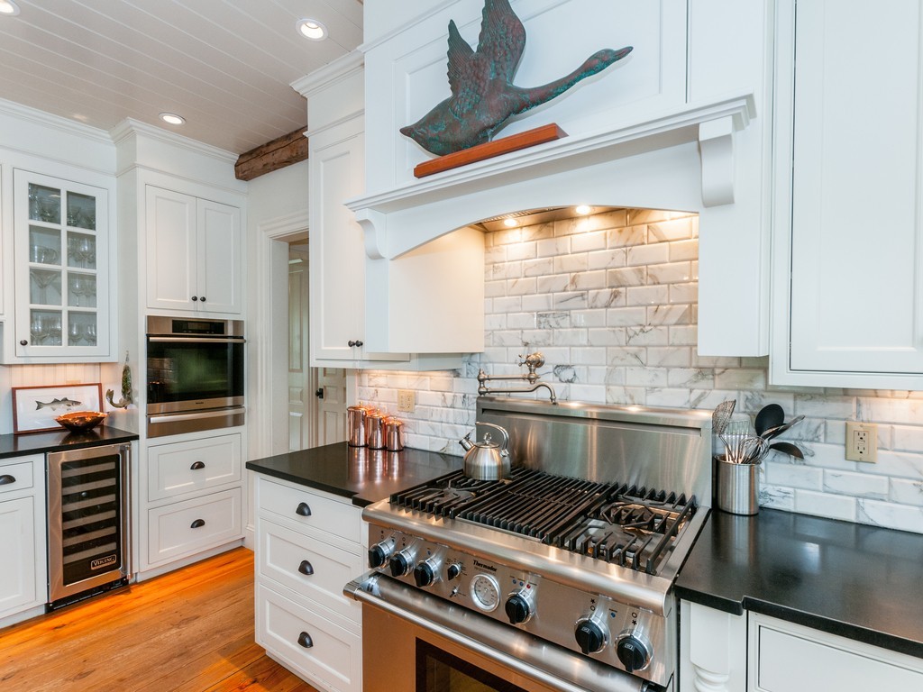 24 High Street Medfield, MA 02052 - Photo 4 of 30