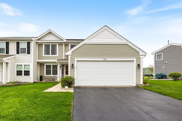 $300,000 | 909 Fox Chase Drive, Round Lake Beach, IL 60073