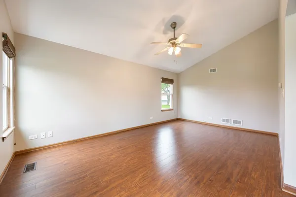 $300,000 | 909 Fox Chase Drive, Round Lake Beach, IL 60073