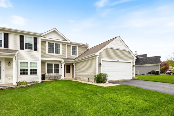 $300,000 | 909 Fox Chase Drive, Round Lake Beach, IL 60073