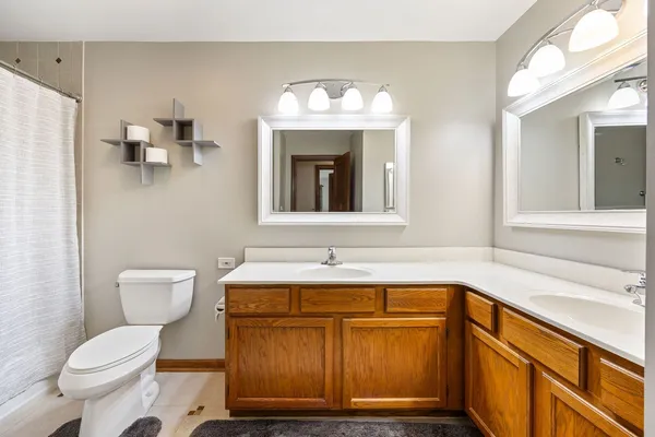 $300,000 | 909 Fox Chase Drive, Round Lake Beach, IL 60073