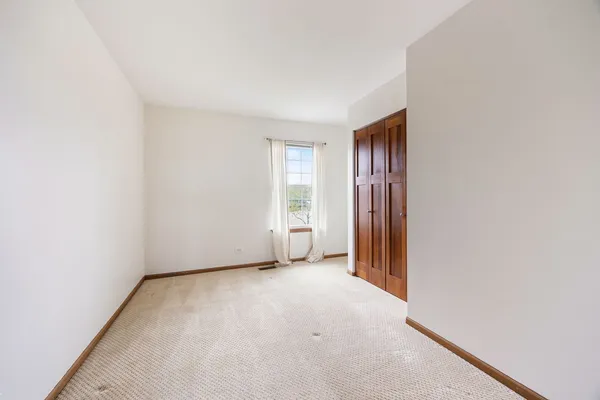 $300,000 | 909 Fox Chase Drive, Round Lake Beach, IL 60073
