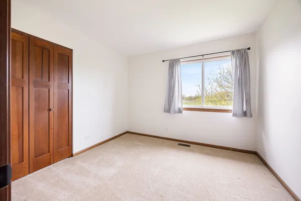 $300,000 | 909 Fox Chase Drive, Round Lake Beach, IL 60073