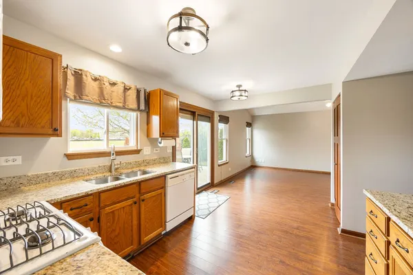 $300,000 | 909 Fox Chase Drive, Round Lake Beach, IL 60073