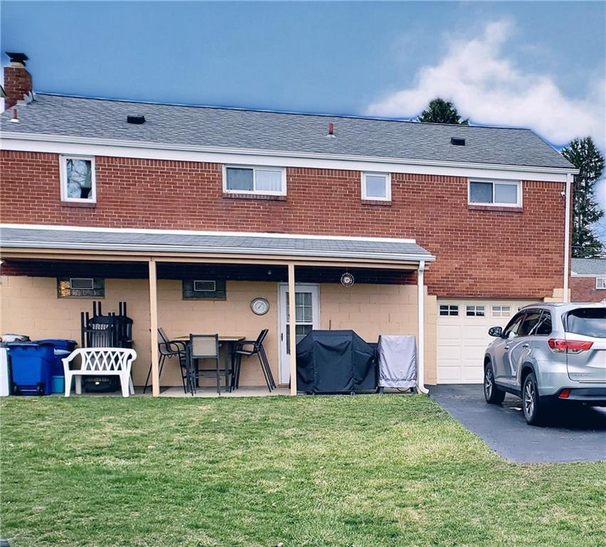 5344 Meadowcrest Road Pittsburgh, PA 15236 - Photo 3 of 18 Gallery Image 3
