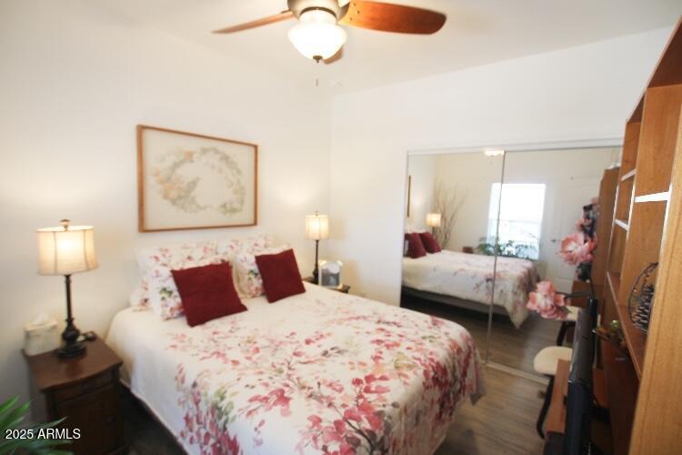 1837 North Thornton Road, Unit 45 Casa Grande, AZ 85122 - Photo 6 of 11 a bedroom with bed and a lamp