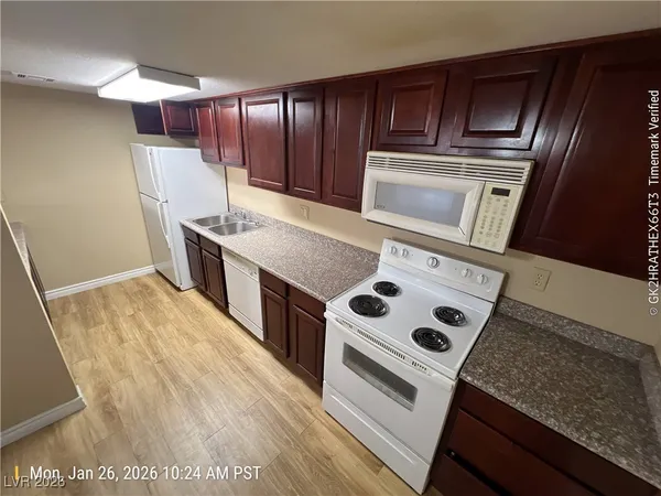 $1,100 | 5242 River Glen Drive, Unit 441, Las Vegas, NV 89103