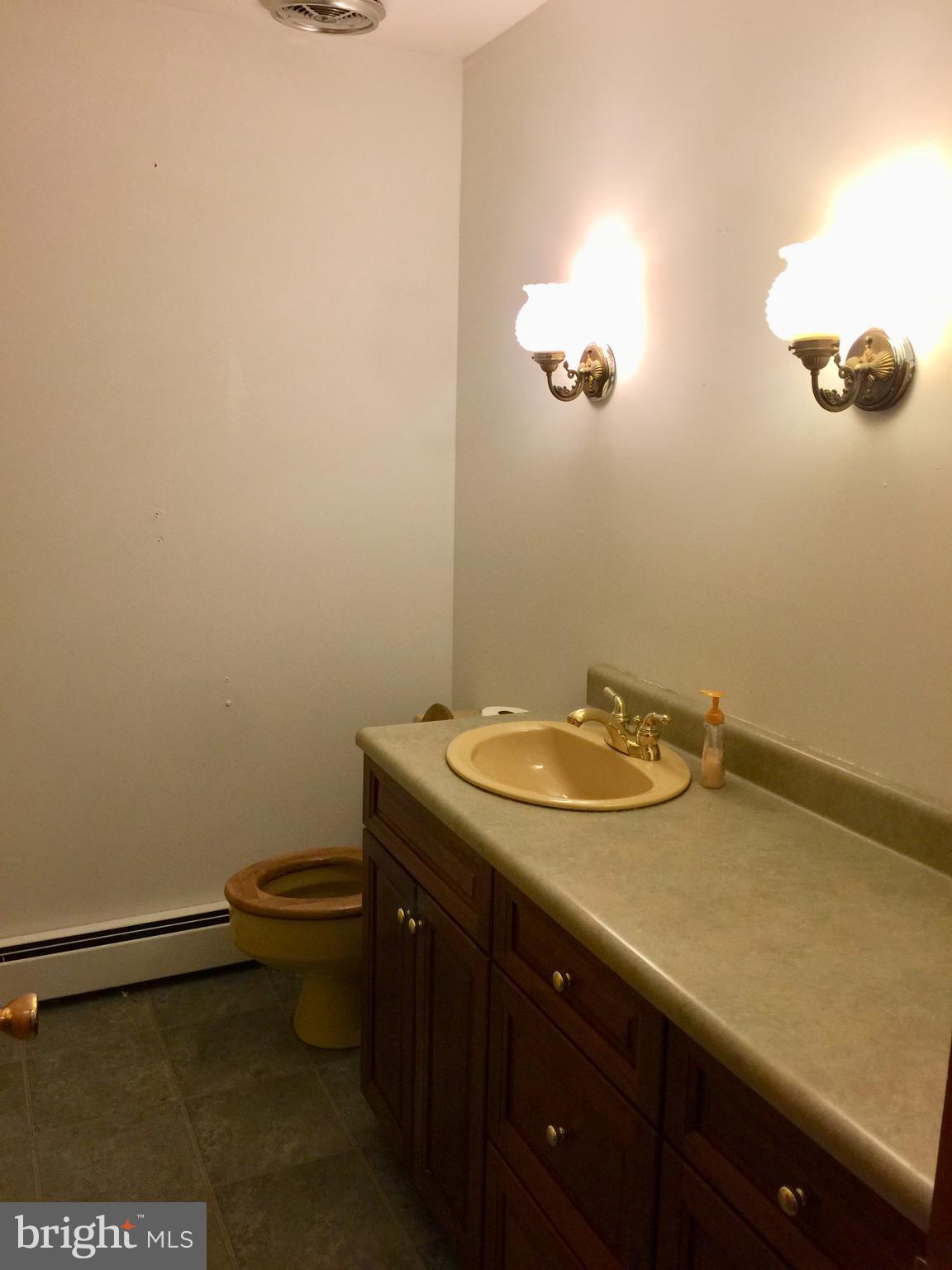 3536 Beckleysville Road Manchester, MD 21102 - Photo 23 of 30 Main level bathroom
