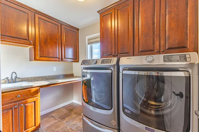 $549,000 | 905 Pioneer Drive, Holmen, WI 54636