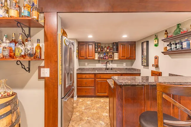 $549,000 | 905 Pioneer Drive, Holmen, WI 54636