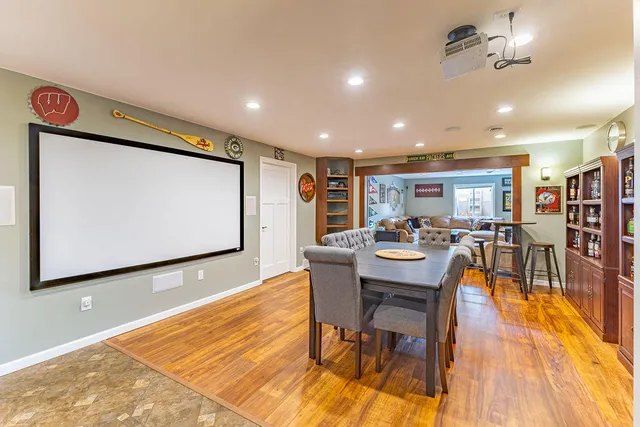 $549,000 | 905 Pioneer Drive, Holmen, WI 54636