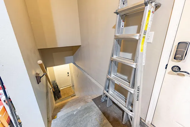 $549,000 | 905 Pioneer Drive, Holmen, WI 54636